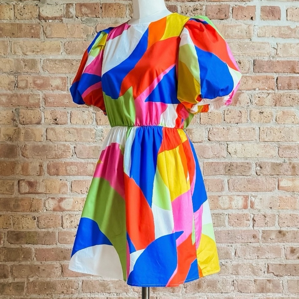 Bold, abstract Avara Barbra dress! Retails $78. Great for date night or brunch!